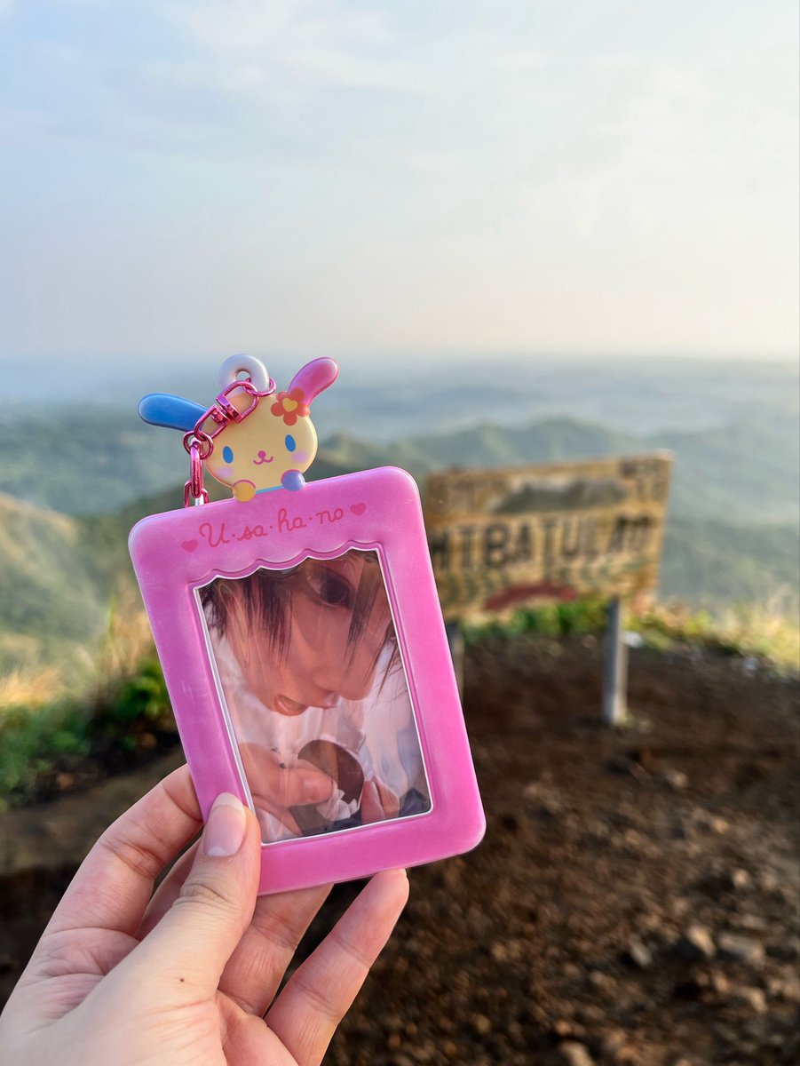 muisseul's tweet photo. went on my first hike today!!! mt. batulao is now officially crossed off my list ⛰️⭐️

really had to bring louis for emotional support huhu

#shottieactivities #hikingtwt #nature https://t.co/CT51lS7XFJ