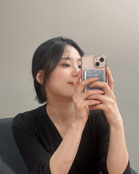 sag920's tweet photo. 피곤하다. 오랜만이 눈알 충혈  

#섹트 #맘눌뎀 https://t.co/RVuneWRoNz