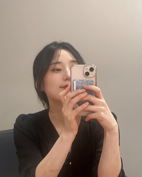 sag920's tweet photo. 피곤하다. 오랜만이 눈알 충혈  

#섹트 #맘눌뎀 https://t.co/RVuneWRoNz