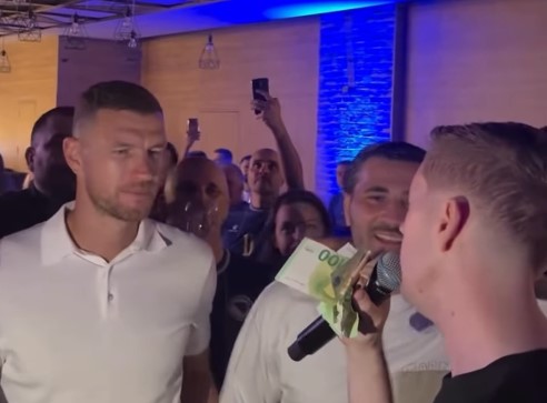 zmajevi's tweet photo. VIDEO/ Dernek Edina Džeke u Sarajevu trajao do zore reprezentacija.​ba/535091-dernek-edina-dzeke-u-sarajevu-trajao-do-zore #EdinDžeko #Sarajevo #Dernek #Fudbal #Sport https://t.co/5k53SaXSp3