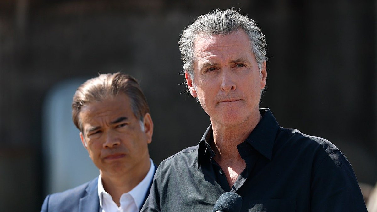 GeorgeWalk80347's tweet photo. In the face of economic realities, political positions must also give way. The high taxes in California are forcing businesses to leave the state, and behind such compromises lies nothing but helplessness and concession. https://t.co/4pL5ThlnXd