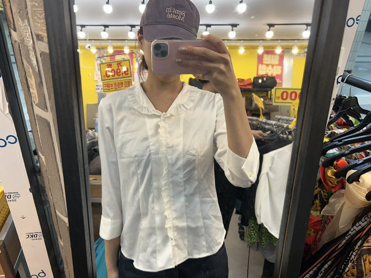 mayihaveurchloe's tweet photo. 공덕역에서 빈티지 디깅 성공!!!

2만원대에 5벌 너무 착순이 가격//이 맛에 빈티지 사는듯

글고 무려 띠어리 블라우스 득템해서 너무 기분 좋아져버림🤍 https://t.co/R1ya97MsaP