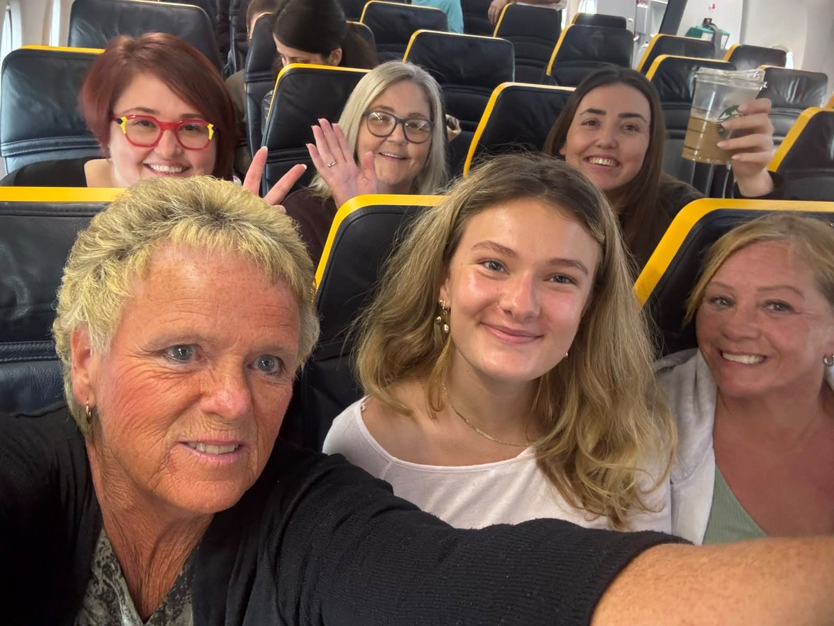 Leeanneycakes's tweet photo. Gals trip for my #40th and mamabears #60th
Rome, lock up your husbands 🤣🤣🇮🇹🇮🇹 https://t.co/UWwtV6SaCO
