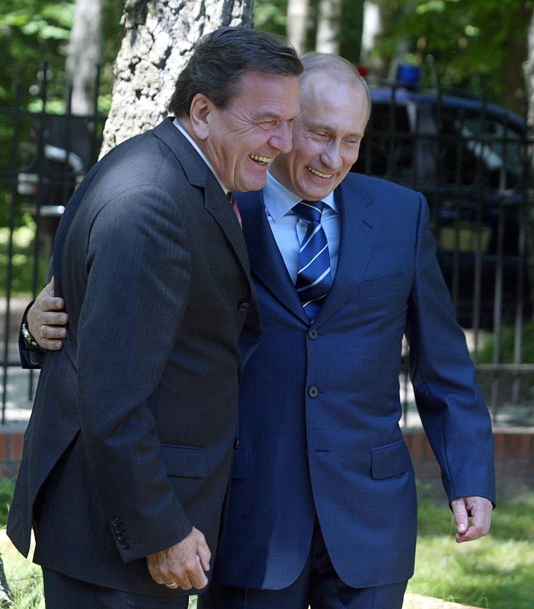 BlackSkyINFO's tweet photo. Gerhard Schröder Has Found a New Job in Russia. This Time It’s Not a Gas Pipeline, But a Hypermarket.

From pipelines beneath the Baltic Sea and positions in Kremlin-linked energy giants to shopping trolleys on the outskirts of Moscow. Gerhard Schröder—the retired German chancellor and long-standing advocate of close ties with Vladimir Putin—has taken on a new role in Russia.

The former German chancellor has joined the supervisory board of the Russian hypermarket chain Hyperglobus, where he will support the company's "strategic development".

At first glance, the retail sector appears politically innocuous. However, in the context of Putin’s Russia, now in its fifth year of a full-scale war, large-scale business operations and politics are deeply intertwined.

▪️ In early 2025, Hyperglobus formally separated from the German Globus holding company, declaring legal and operational independence under the ownership of Thomas Bruch, the former head of Globus. The chain operates 22 stores across eight Russian regions while retaining the Globus brand. According to the Russian SPARK database, the company has also participated in tenders organized by the Kremlin food-service operation linked to the Presidential Administration of the Russian Federation.
▪️ The chain’s owner, Thomas Bruch, stated that Schröder was brought onto the board due to his extensive experience in Russian political and economic affairs. Bruch noted that Schröder would help the company maintain a “dialogue-oriented approach”.
▪️ The appointment of a high-profile former foreign leader to a corporate board in Russia is widely viewed as a form of political insurance. The former chancellor—whom Moscow has repeatedly promoted as a potential interlocutor with Europe over Ukraine—is expected to provide the retail chain with an added layer of political capital in its dealings with Russian authorities.

Earlier this year, Vladimir Putin proposed Schröder as his preferred interlocutor for discussions on European security architecture—a suggestion swiftly rejected by Berlin. Today, the 82-year-old former leader of Europe’s largest economy will instead oversee the strategic development of a hypermarket chain operating around Moscow.

The scale of the enterprise may be smaller than his previous energy sector roles, but the underlying logic remains consistent: a prominent Western political name lends credibility and political access to a business navigating the Russian state apparatus.

It is a development worth noting whenever advocates of "pragmatism" call for a rapid return to "business as usual" with Moscow.

@dw_russian @dw_polski @dwnews
#Schröder #Germany #Russia #business #geopolitics #Putin #war #sanctions
