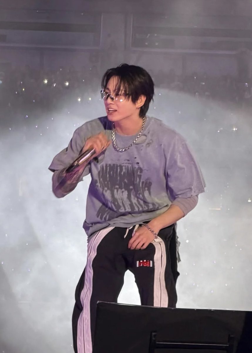jikookconcerts's tweet photo. look at them https://t.co/JDJnRRsXbY