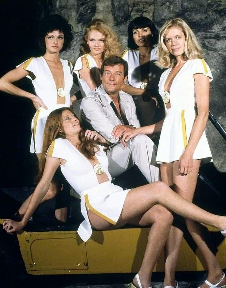 corememunlocked's tweet photo. Moonraker (1979) — James Bond Surrounded by the Women of Drax’s Space Programme 🚀✨

#Moonraker #JamesBond #007 #RogerMoore #BondGirls #70sMovies #MovieNostalgia https://t.co/5naGR3UyGG