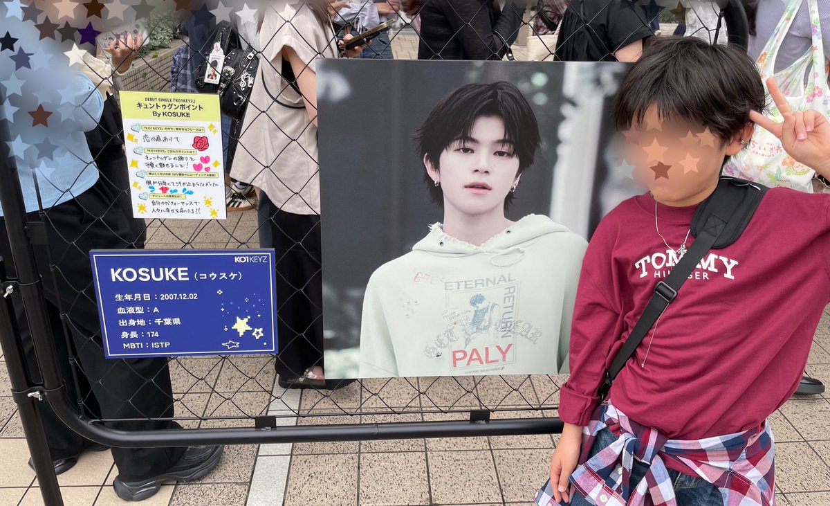 hzktriksk's tweet photo. サザンテラスへ！
子供達と推し活できる世界線に生きててよかった。笑
KOSUKE推しの息子と
DAIKI推しの娘。
お付き合いありがとう🌟🍀
#KO1KEYZ 
#照井康祐 
#加藤大樹 https://t.co/BVPDFRBXPu