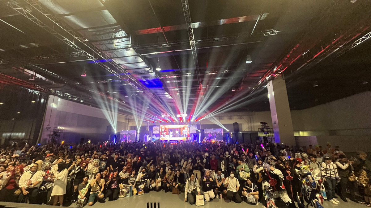 octavio_holo's tweet photo. LOOK AT THAT CROWD!!!

THANK YOU AS ALWAYS COSPLAY MANIA. THANK YOU STARMIN FOR THE INSANE ENERGY! I hope you enjoyed our rendition of MULTO, and our POSTER MADE BY HUMAN HANDS!

I'll do a post-Cosmania Zatsu tomorrow!!! https://t.co/rPmv6m3IMD