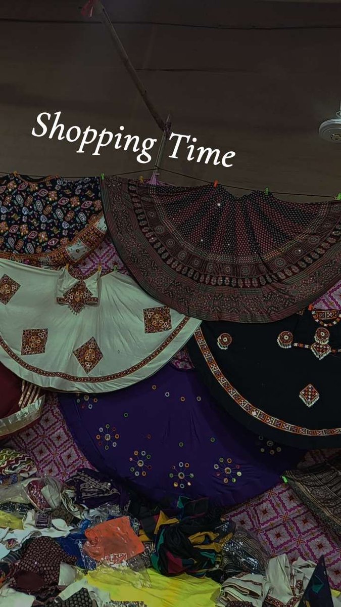VivekPatel73759's tweet photo. This is where i got to know that i can't afford a girlfriend 🤧

Chaniyacholi's price were crazy high 😵‍💫 even for mid chaniyacholis https://t.co/L9cq0Bu0MK