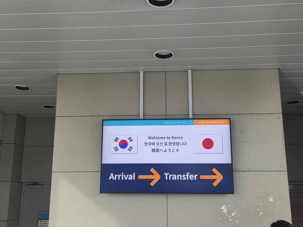 macofchamp0603's tweet photo. 無事韓国着、弘大行って、ポップアップ行ってホテルに行くぞー🏃‍♂️
#NiZiU 
#SourGrapes https://t.co/EAc0IBap7E