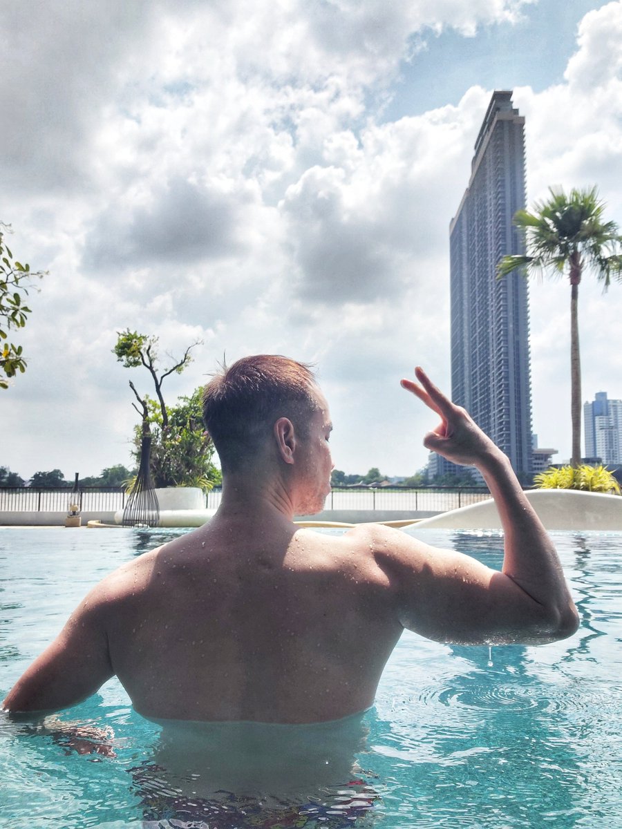 pampdance1's tweet photo. ฮั่นแหน่ะ....💪✌️ #muscle #myback #chilling #muscular #asianguy https://t.co/9AaVtrPJJR