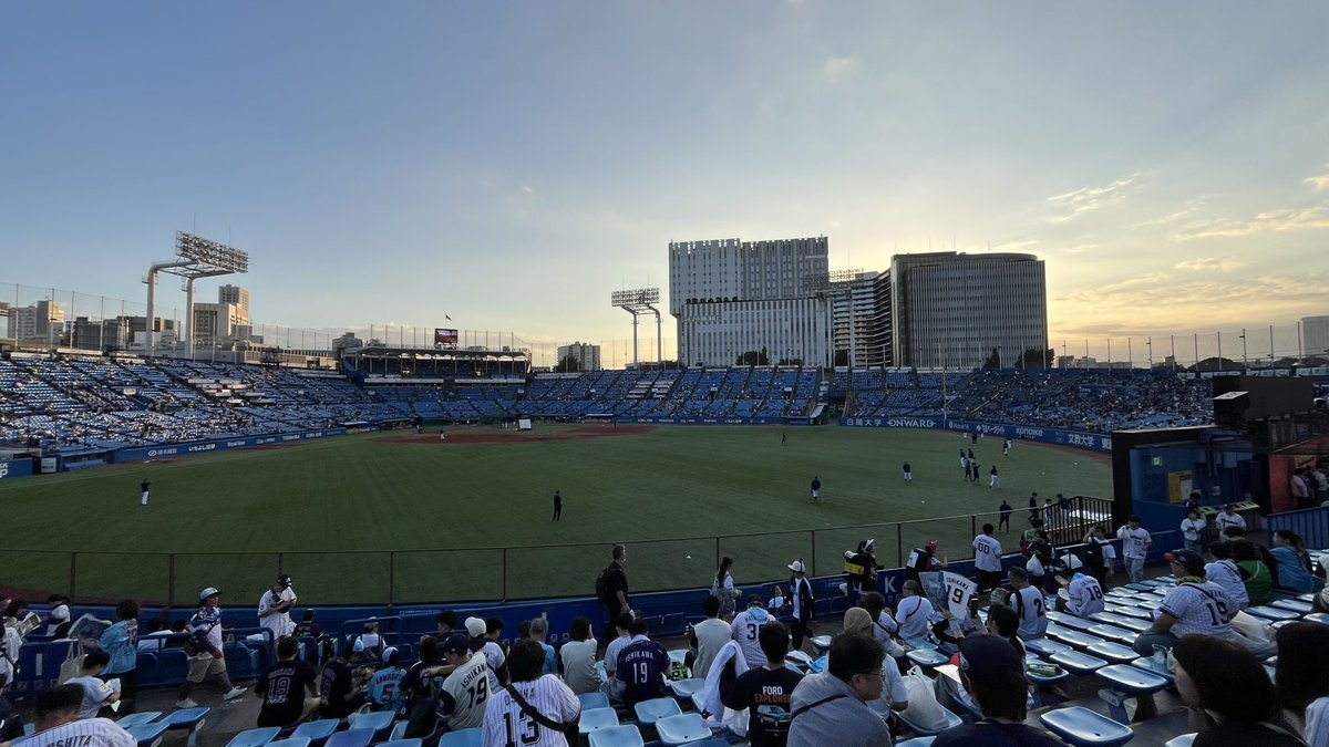 nachi_r45's tweet photo. 石川投手引退試合現着🏟️

あ、マツダスタジアム含め🆚中日初だわ🤭

#神宮球場 https://t.co/XvLMiM3DwQ