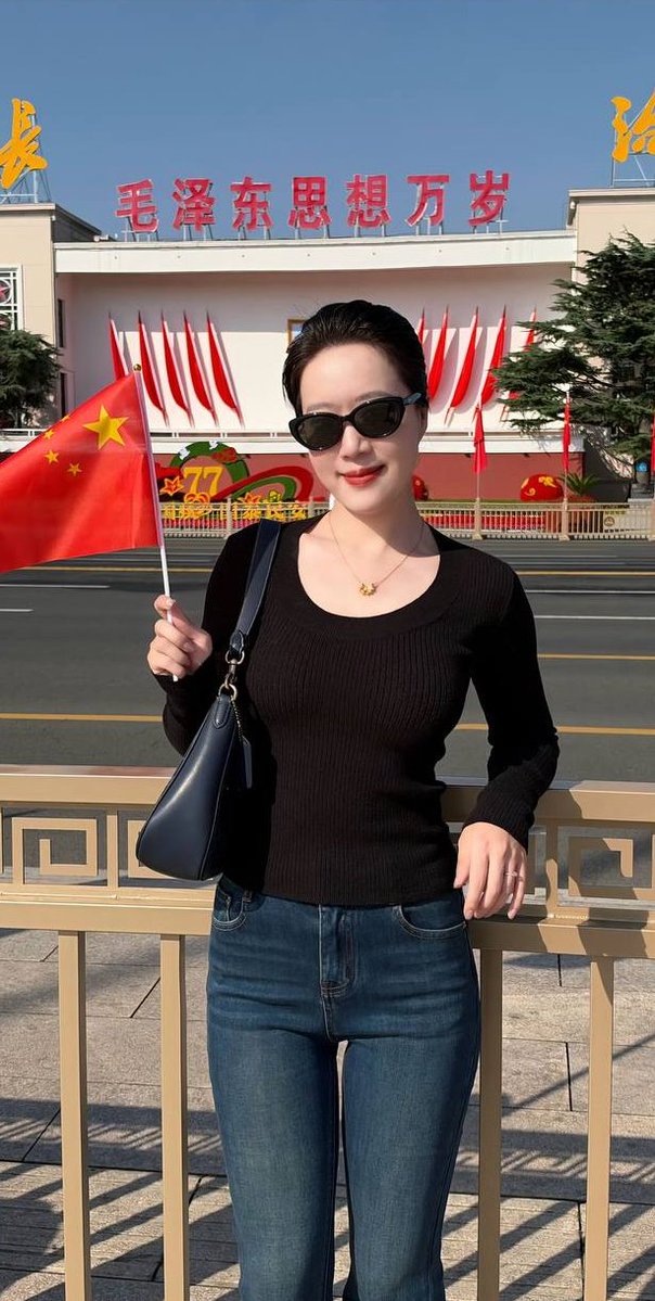 joelfx17's tweet photo. 像我这种老阿姨，还会有人喜欢嘛，怎么都没人找我呢 https://t.co/AVSvG5QGED