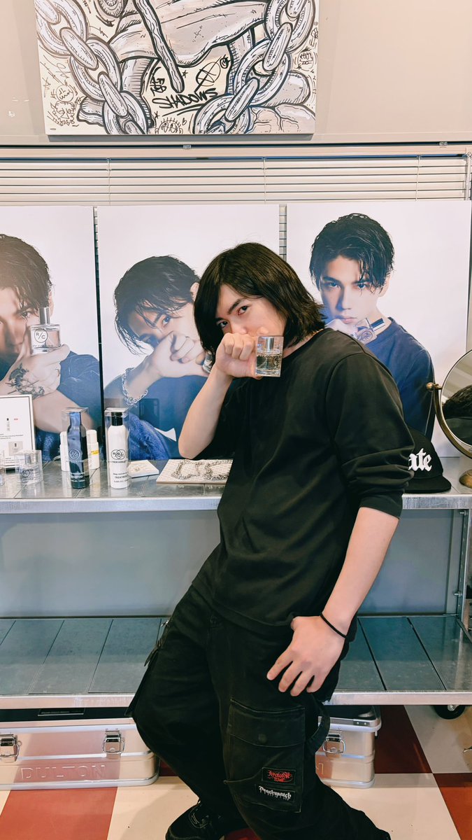 MAGICROOMSTORE's tweet photo. 💫RTF S&amp;S POPUP in TOKYO💫

POPUP STOREに
MY FIRST STORYの
Teruさんが…🫨！

Hiroさんと同じポーズまで…！
ありがとうございます✨

@rtf_rtf_h https://t.co/SduXsflGZo