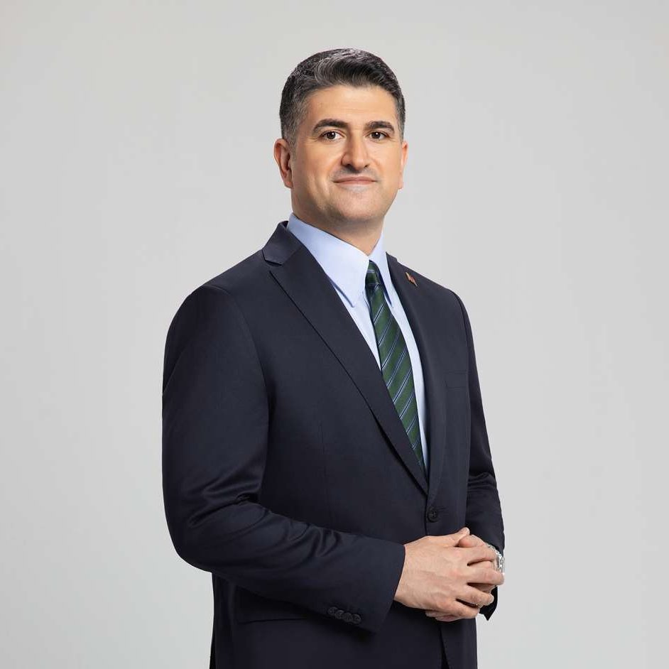vrysehaber's tweet photo. Ataşehir Belediye Başkanı Onursal Adıgüzel’in tutuklanarak görevden alınmasının ardından yerine seçilen başkanvekili Murat Güneş gözaltına alındı. https://t.co/53i5rMLVGy