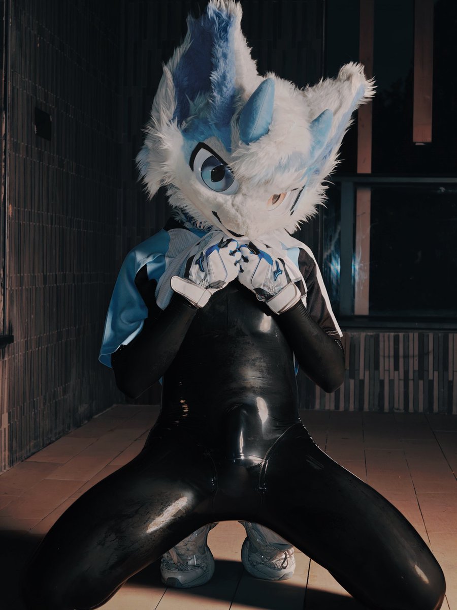shuanglie_'s tweet photo. Hi Furry😛😋😘 https://t.co/J6KJEcSYAx