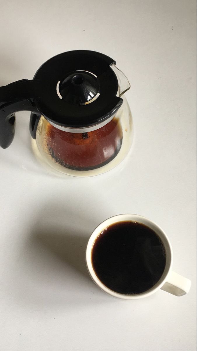 Orhanlale's tweet photo. Bütün bir haftanın telaşını tek bir yudumda filtreliyoruz. 
Huzurlu #Cumartesi'ler. ☕️🛋️ https://t.co/pFzgP5SvUs