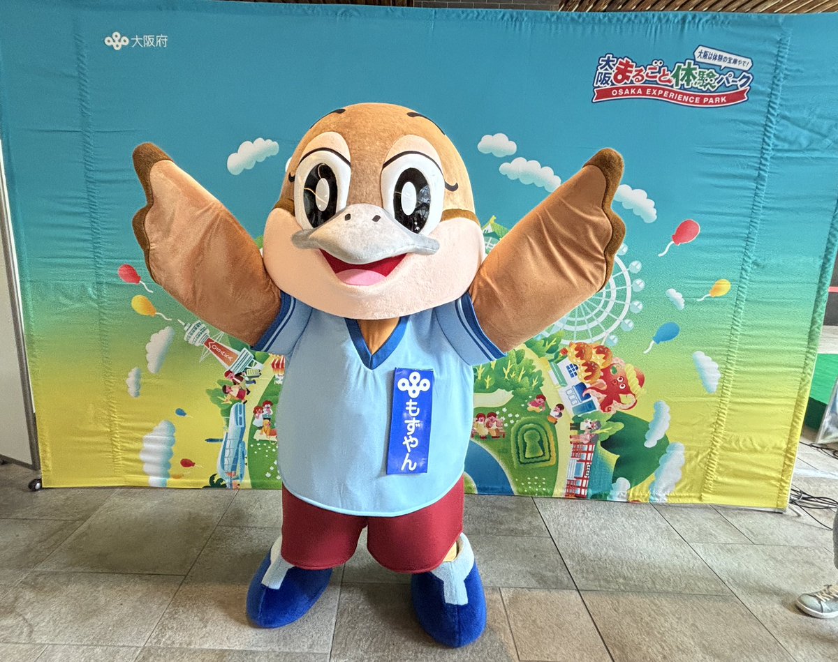 osakaprefPR's tweet photo. おつ河内れんこん！
名古屋のイベント無事終了！
みんなと写真撮ったり、踊ったり、最高やった！
大阪の魅力を知ってもらえたかな？
ぜひ、大阪に来て、自分だけの「推しOSAKA」を見つけて、巡ってみてな♪

次回は最後！大阪やで！これまでの僕のお仕事ぶりを見てくれたら嬉しいな！
待ってるで〜☆ https://t.co/UPajua9Af2