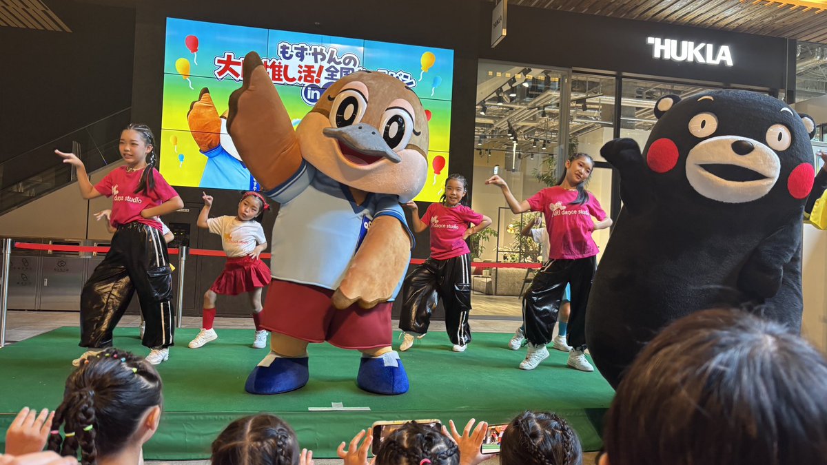 osakaprefPR's tweet photo. おつ河内れんこん！
名古屋のイベント無事終了！
みんなと写真撮ったり、踊ったり、最高やった！
大阪の魅力を知ってもらえたかな？
ぜひ、大阪に来て、自分だけの「推しOSAKA」を見つけて、巡ってみてな♪

次回は最後！大阪やで！これまでの僕のお仕事ぶりを見てくれたら嬉しいな！
待ってるで〜☆ https://t.co/UPajua9Af2