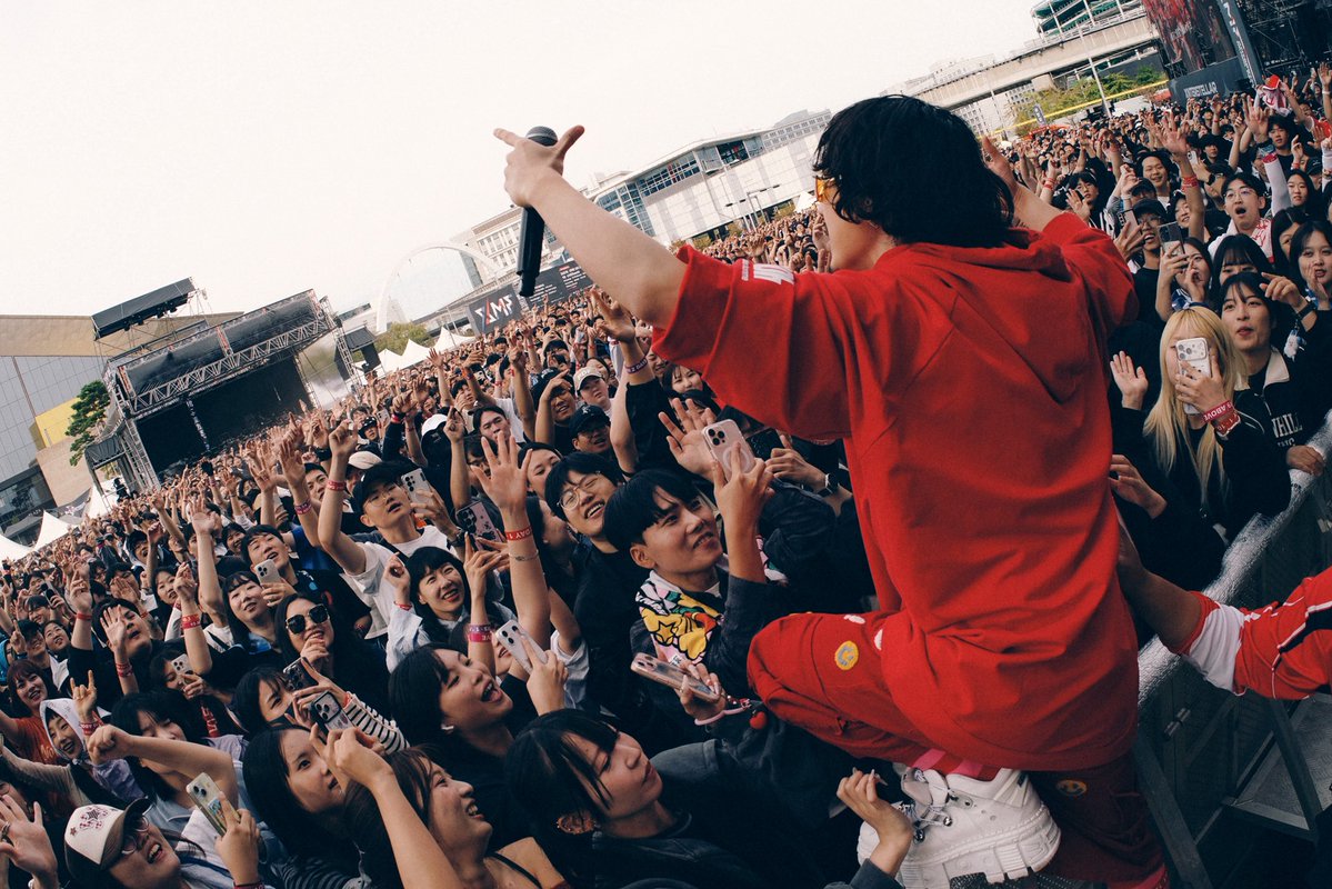 PPP_PEOPLE1's tweet photo. XNTERSTELLAR  MUSIC FESTIVAL 2026

PEOPLE 1's setlist
1. DOGLAND
2. フロップニク
3. 銃の部品
4. 常夜燈
5. 新訳:スクール!!
6. メリバ
7. 金字塔

즐거웠지!

📸 by @sofiand2014 

#PEOPLE1 #XMF2026 https://t.co/m8MJpP3Kih