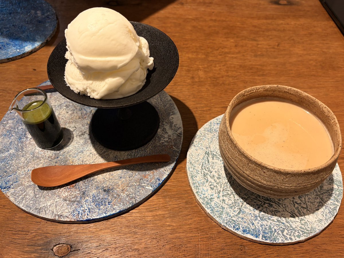 ocha________'s tweet photo. チャイと抹茶のアフォガード https://t.co/5RiZWBtJOP