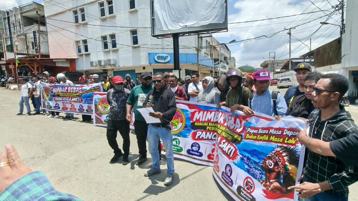 junjunqqr's tweet photo. Masa lalu biar jadi pembelajaran, tujuan kita sekarang adalah masa depan. Gas terus pembangunan untuk Tanah Papua! 🕊️ #PapuaJagaPancasila #PapuaSetiaNKRI https://t.co/la6jKTZmf7
