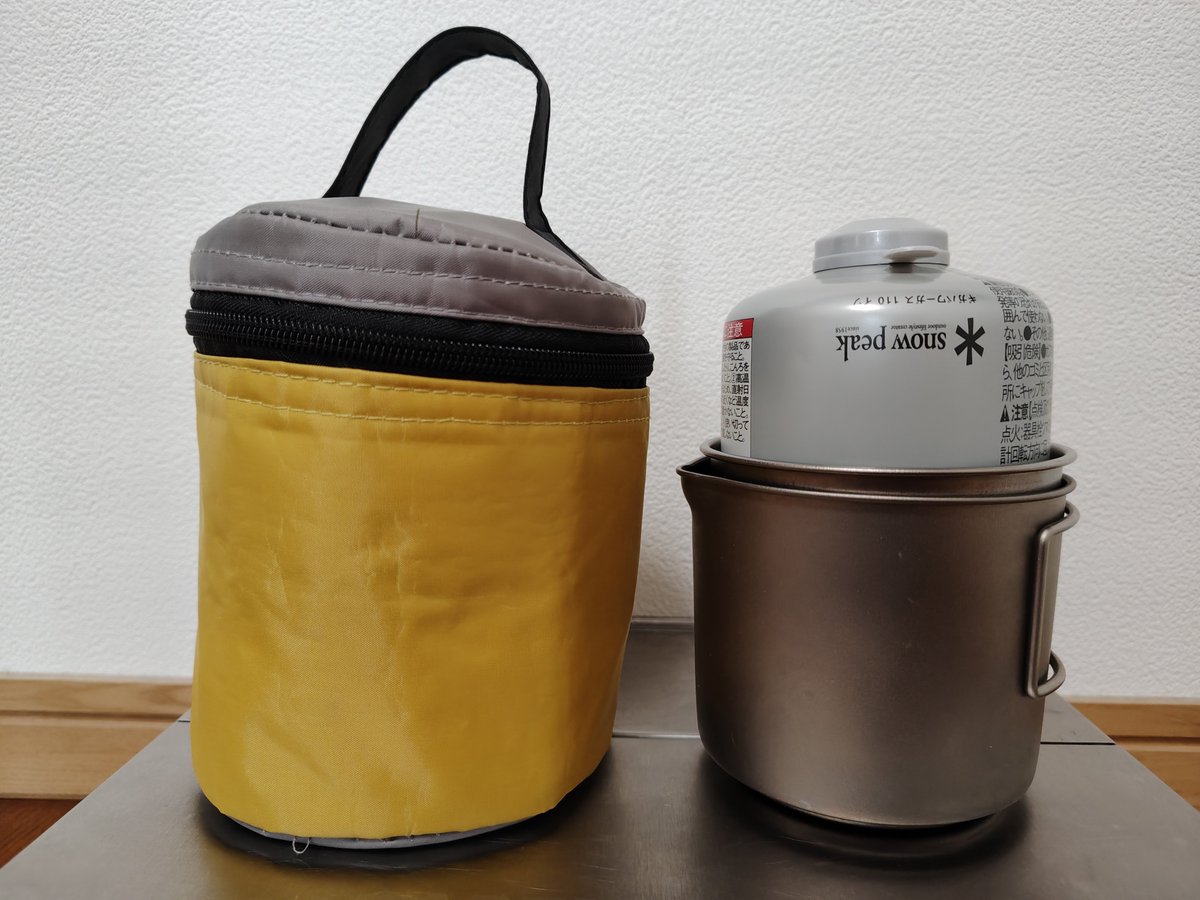 d3fknBTwjEdDMdP's tweet photo. 先日菖蒲ヶ浜キャンプ場で使用した湯沸かしセットを紹介します。
下記一式をダイソーのスープジャーケースに入れて持っていきました。
①SOTOアミカス
②サーモス真空断熱カップ
③エバニューMugPot500
④110 OD缶
①を②に入れて、③に入れます。少し蓋が浮きますが④を③の上に置きます。
#キャンプ https://t.co/HgeMIOuTB2