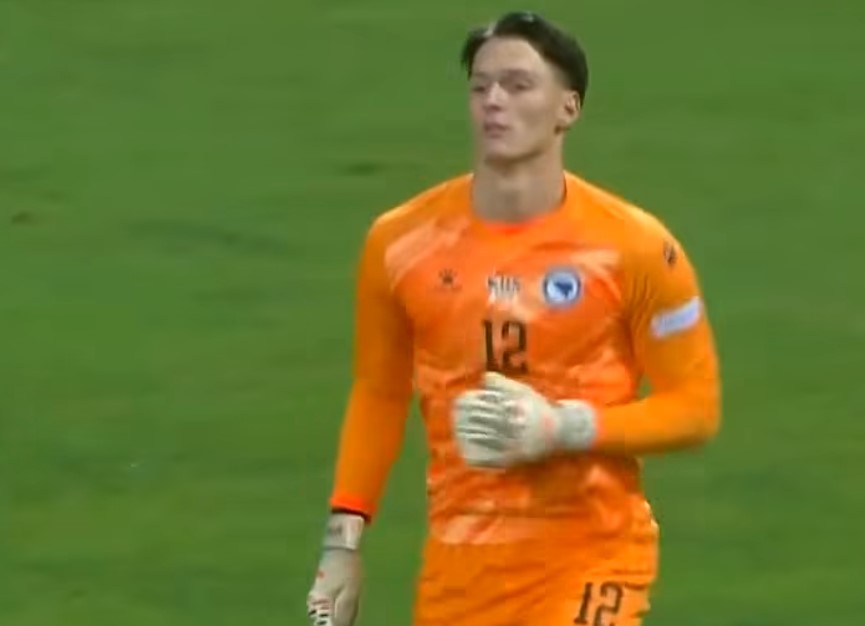 zmajevi's tweet photo. VIDEO/ Salko Hamzić neplanski završio na golu, ali pokazao je da nije slučajno u reprezentaciji reprezentacija.​ba/535097-salko-hamzic-neplanski-zavrsio-na-golu-ali-pokazao-je-da-nije-slucajno-u-reprezentaciji #SalkoHamzić #Debi #RepublikaBosna #Fudbal #Sport https://t.co/kIaZcRGz1k