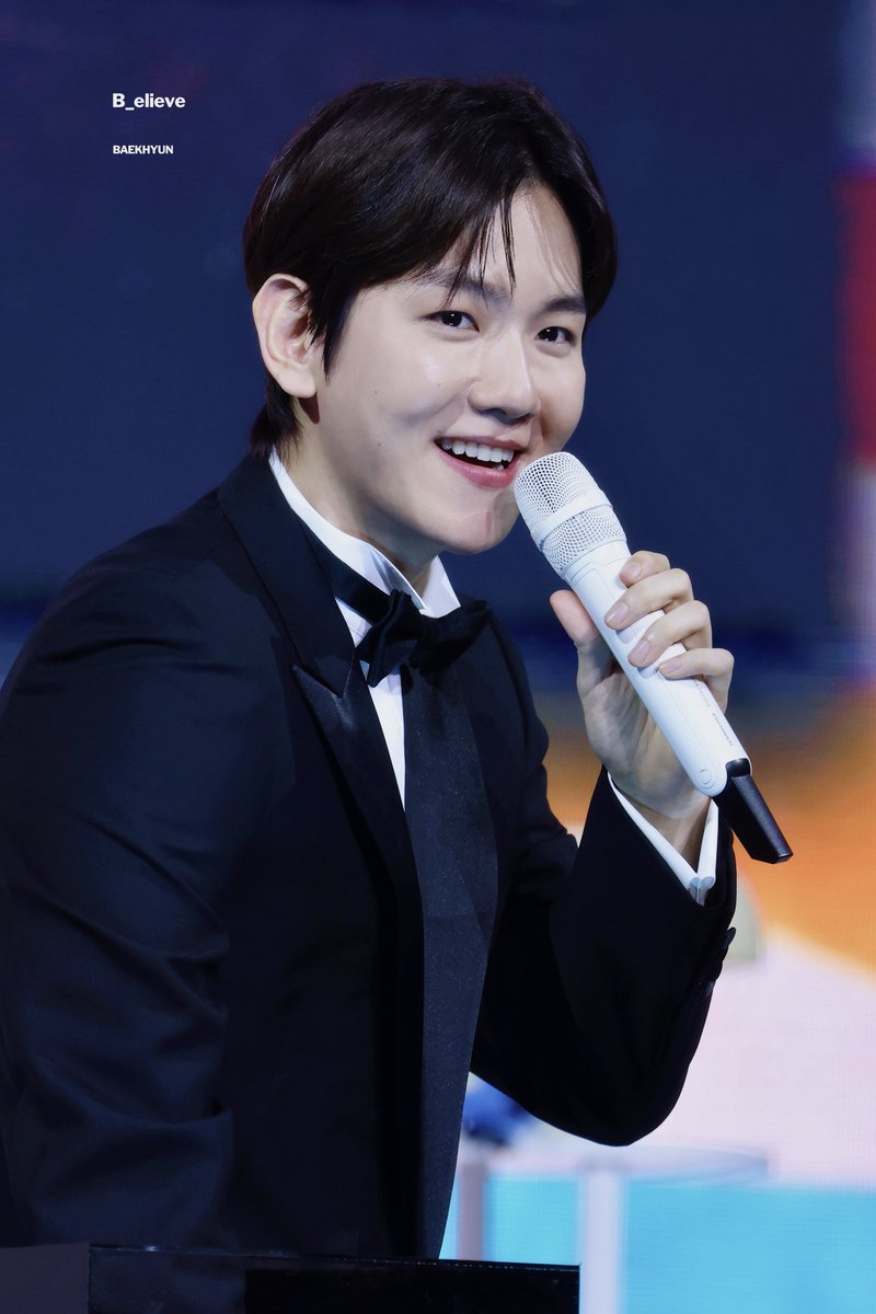 kyoongiexoxo's tweet photo. baekhyun spotted sa sugod bahay 😭😭  dabarkads baekhyun 😭 https://t.co/dtxAdTwPSi