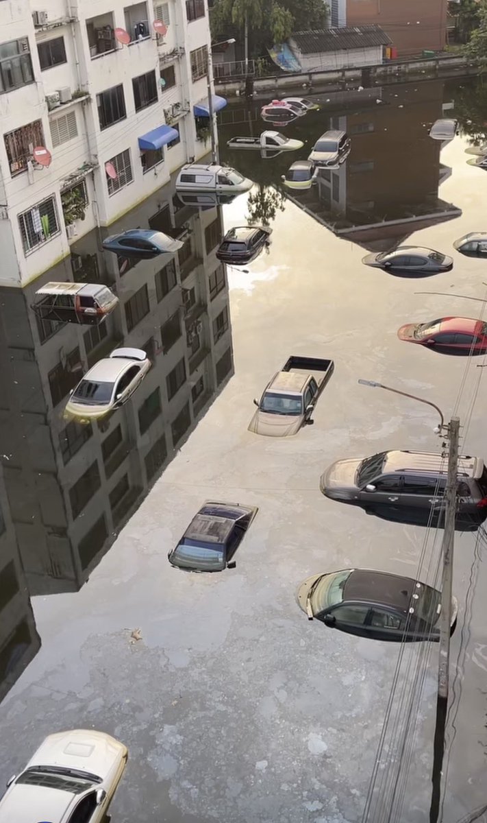 pps_hz's tweet photo. วันที่ 8 ของน้ำท่วมขังร่มเกล้าลาดกระบัง

#น้ำท่วม2569 https://t.co/buhJ43heLI