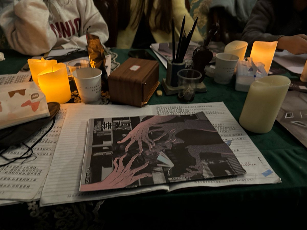 JannaPerkiek's tweet photo. Experiencia con escape game No, la mejor experiencia de rol de esta semana: un剧本杀（可以保留拼音方便理解） lleno de giros, intriga y risas con amigos. Volveremos sin duda! https://t.co/HBlHRDDOg7