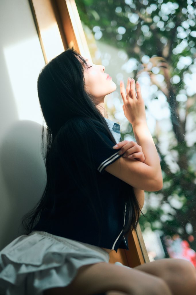 ryocamera_3969's tweet photo. 「窓辺の木漏れ日」

model:宵月るなさん(@yoizuki_luna )

#portrait #艶グラフィー https://t.co/ev8AmIG7SS