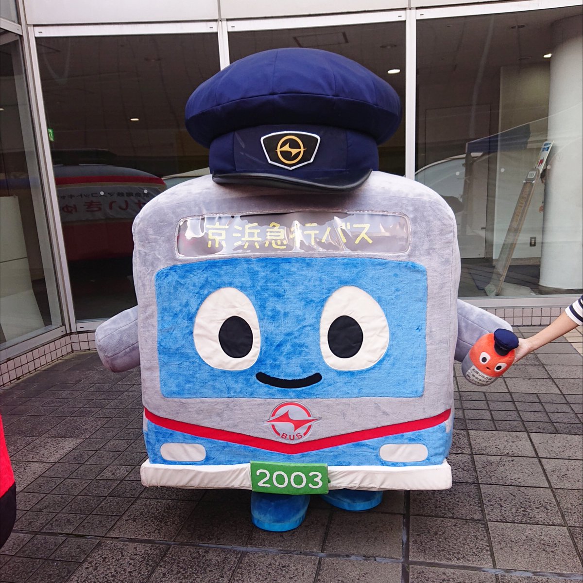 lily_a0102's tweet photo. 今日は上大岡の「ゆめおおおかまつり」へ
けいきゅん🚃
けいまるくん🚌
はまりん先輩🟠
ぽすくまくん🐻
かなみん🐭 https://t.co/EGbeSaPBN0