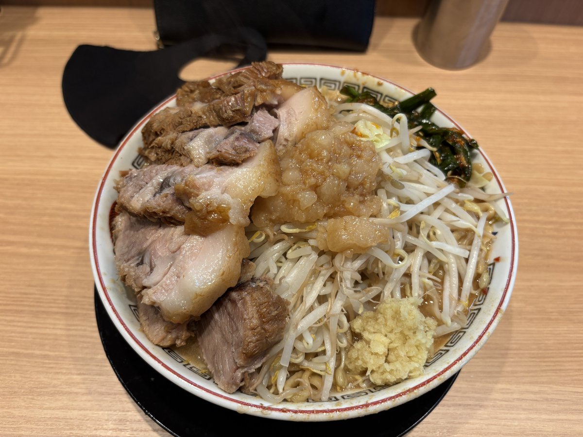 suguru_fiv's tweet photo. 寝坊気味で始まった今日。ライブして、帰宅途中でラーメン食べて帰宅。この後火葬。 https://t.co/lGGTK1AI5p