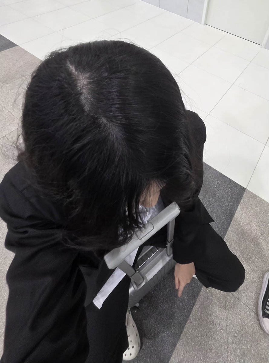 LT_nuiim's tweet photo. 저 왜 다시 돌아왔죠? https://t.co/FgUTYLFczU