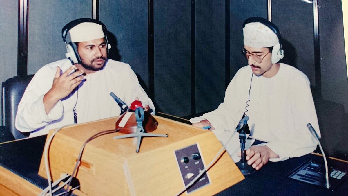 khamis7777's tweet photo. رحم الله زميلي القدير وأخي الكبير وصديقي العزيز الإعلامي أحمد بن درويش الحمداني وأسكنه فسيح جناته، الذي جمعني به مشوار البدايات في العمل الإذاعي منذ عام ١٩٩٣، معه بدأت رحلة الإعداد والتقديم للبرامج المباشرة في الإذاعة في مختلف المناسبات وخاصة المسابقة الرئيسية في شهر رمضان المبارك وكان خلالها خير زميلٍ ومعين، وصاحب القلبٍ الطيب والمواقف الأصيلة.
رحل أبو نواف ، وبقيت ذكريات كثيرة جداً، ورفقة العمر المهني والإنساني ، ومواقف لا تُنسى.
نسأل الله الرحمن الرحيم أن يغفر له ويرحمه ويسكنه فسيح جناته ..
إنا لله وإنا إليه راجعون..