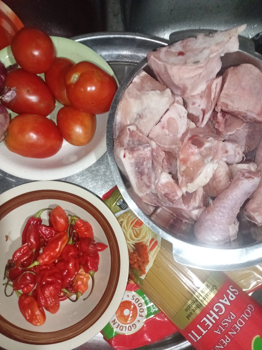 Papaking234's tweet photo. Spaghetti incoming in a bit. 🍝 https://t.co/AIKcIhdswU
