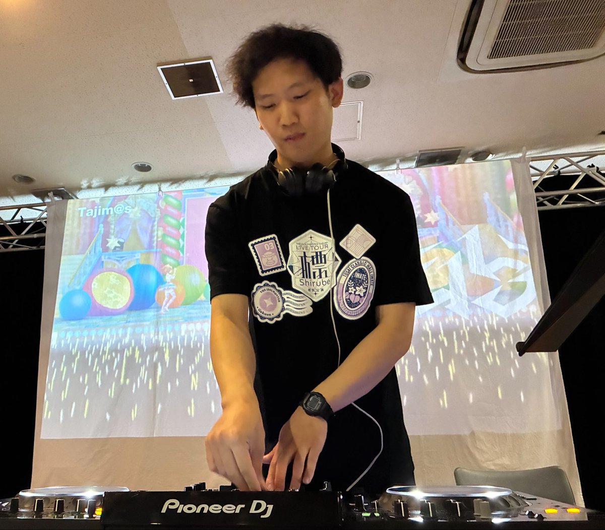 tajimas_0909's tweet photo. 6番手DJはtsubasa！

なんと兵庫でのDJは初というtsubasa
アイマスクラブミュージックなオシャレ空間が広がっています！

 #たじます https://t.co/CRwKJlgVwS