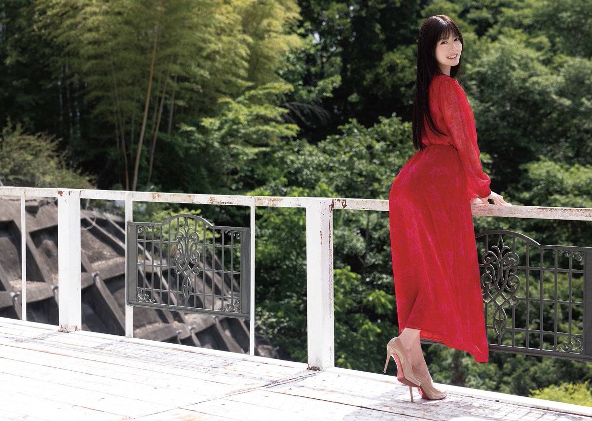 erotolk_sub's tweet photo. 🍑栗原もみじ、“美尻の国”で魅せる！グラビアデビュー3年、1st写真集とは思えない大胆な姿🌈
https://t.co/gDdUhLA68e

今作では自然の中で見せる透明感あふれる表情から、これまで以上に大胆な撮影まで挑戦🔥
グラビアで磨いてきた美しさを、余すところなく詰め込んだ一冊に👀✨

#栗原もみじ https://t.co/r5HzL6zRkQ