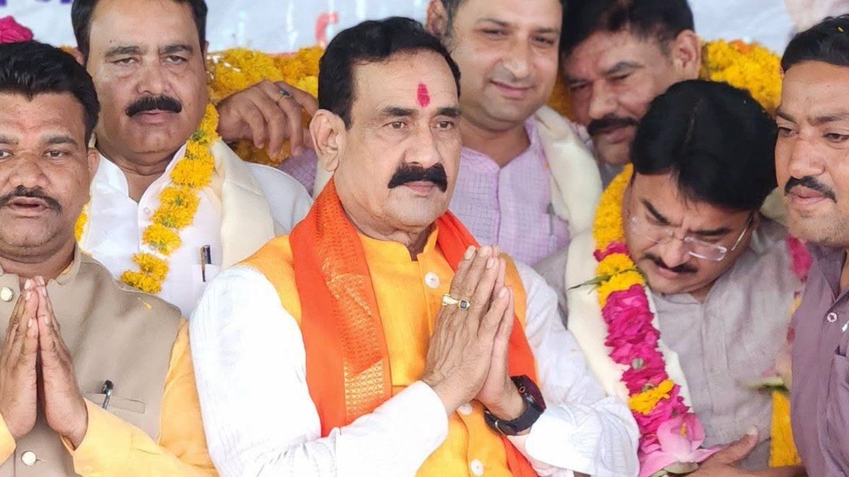 Princechau69471's tweet photo. 12% ब्राह्मण है मध्यप्रदेश मे,

और 1% वाला मुख्यमंत्री है,

नरोत्म मिश्रा ब्राह्मण है और उनका बढ़ता प्रभाव देख के BJP उन्हें साइड कर दी,

मध्यप्रदेश के 25% सवर्ण को साथ ले के एक पार्टी बनाना चाहिए नरोत्म मिश्रा जी को,

क्योंकि BJP अब उन्हें कुछ नही देने वाली है, https://t.co/Cb6hAo65Fm