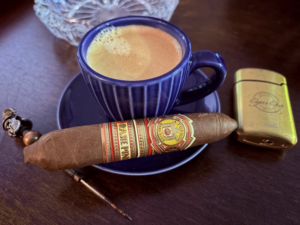 Grippa77's tweet photo. Arturo Fuente Rare Pink @AFuenteCigars always so good @Cigar_Club_sa @MAbrams_BB @JacquiG17406236 #Cigars https://t.co/sDyGv5QYW1