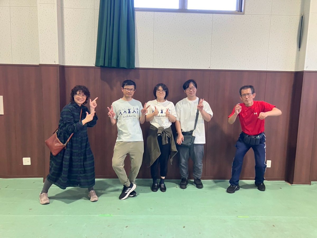 todokeru_engeki's tweet photo. 楽しかったのでｪ、秋祭りの様子をお裾分け〜���🍂オリャオリャ💃

警察音楽隊の演奏、合唱、阿波踊りと他にも盛りだくさんの見せ物と、美味しい出店のお料理を楽しみました😋🍟🍗

劇団からなぎさんと、元劇団員のフィンさんも観に来てくれました！お二人ともありがとうございます！(鈴江) https://t.co/Q6faSHBUjr