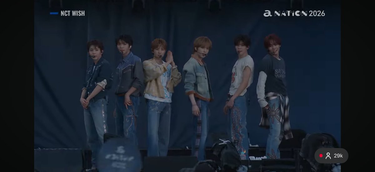syj1903's tweet photo. Always enjoying their performance and happy to see then. Even when I'm outside 🥹 https://t.co/IEcOTNH6Bn