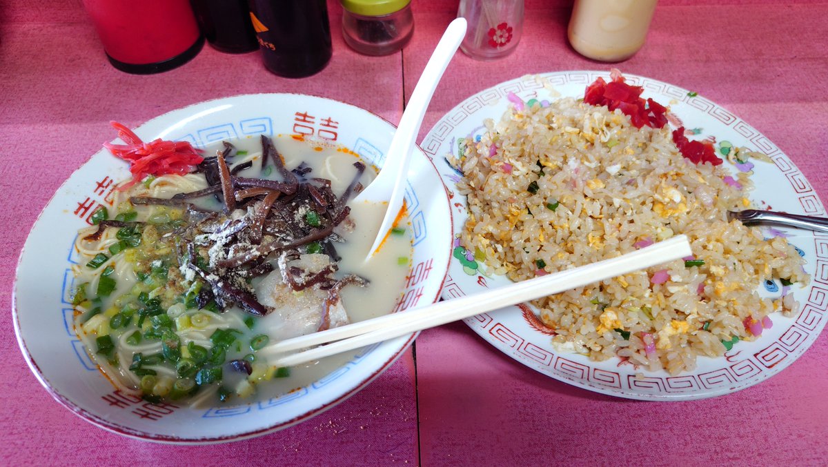 kageki2019's tweet photo. ラーメンと焼きめしで昼餉フォー！ https://t.co/BmBJUL3bGb