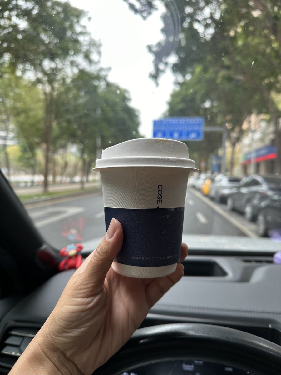 GregoryRog1ydc's tweet photo. A stranger noticed my hands shaking while waiting for the bus, handed me a warm coffee and said "Take it easy, everything's okay"—small kindness that turned my whole day around. https://t.co/LF5MijwikR