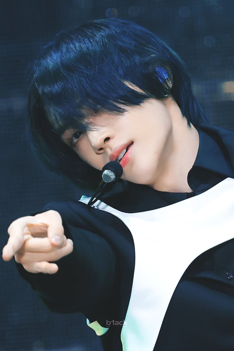 seswsa01's tweet photo. ㅁㅊ 아이돌...✩‧₊˚ #원빈 https://t.co/5mPFAhvcEP