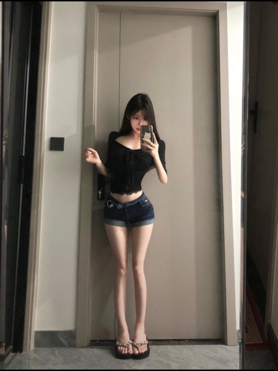 anna35xj1's tweet photo. 可以交个朋友吗？哥哥们
妹妹邀你看福喔
1：福    2：看🐻

狗狗们喜欢。美女诱惑
Luo照  实况！不要，勾引🚪看了别乱传就行 https://t.co/yrB8mtmIv9