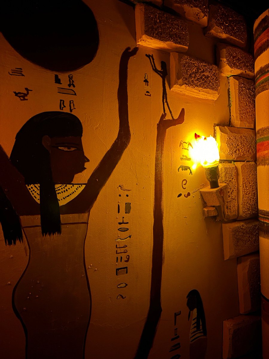 TsPST3hjhPK2ekb's tweet photo. [Walking through the old cemetery, the恐 (fear of) 枚 (rows of) 棺 (coffins) 燃 (flickering torchlight) makes the night feel eerie—time to 阅 (examine) the ancient epitaphs here.]， https://t.co/CgwlnSZazD