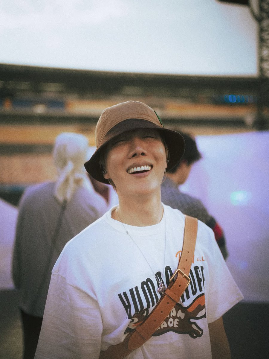 _BTSMoments's tweet photo. [📸 Instagram Post — #Jungkook] (1/3)

🐰 라이카 떨궈서 렌즈 찌그러짐 :(

(https://t.co/QzMOwKi2B6) https://t.co/4LNINaBbwl