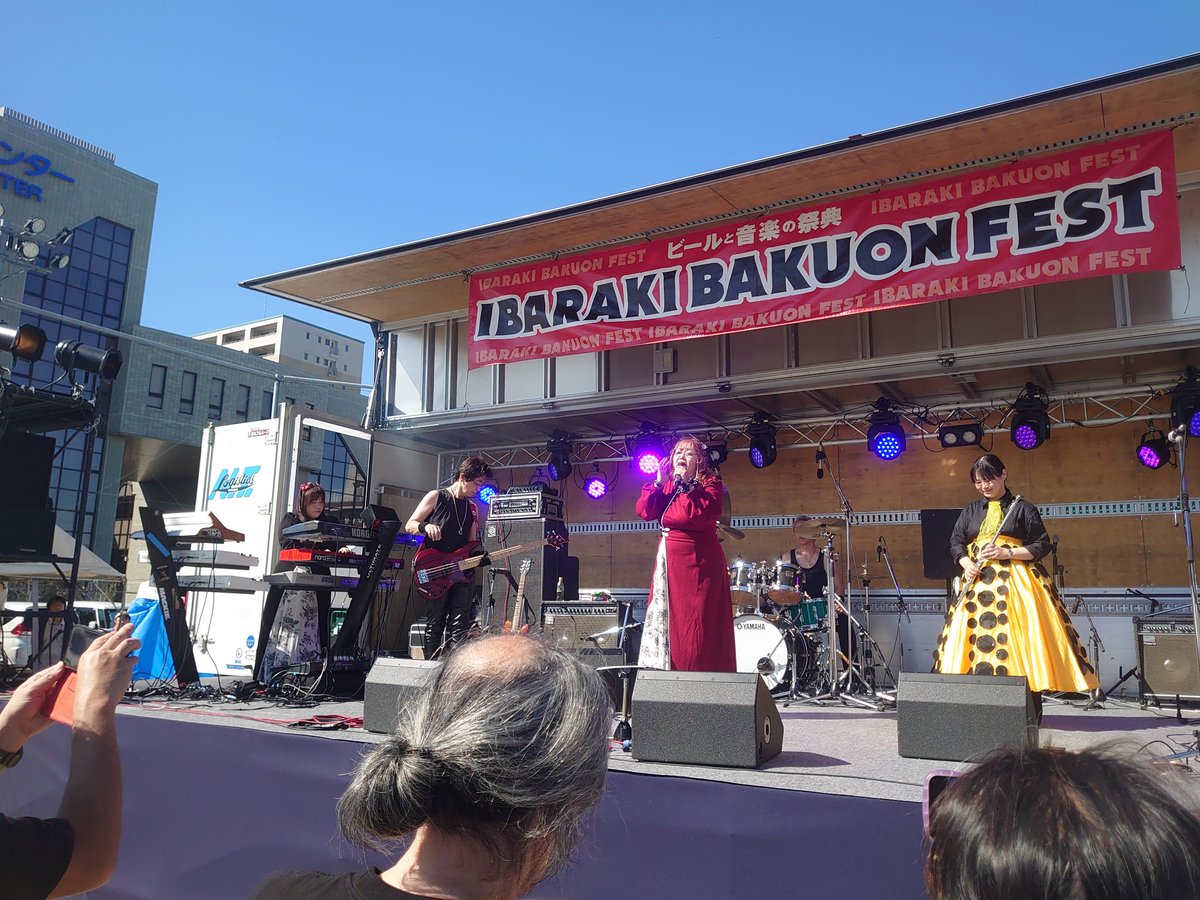 bamboosarugaku's tweet photo. 茨木麦音フェス。浪漫座のステージを堪能しました。自分自身の昨晩のライブでひとつの節目を終え、新たな地平への充電のための最高の一時でした。頑張って行かなあかんな。 https://t.co/FPlRDjIZ8b
